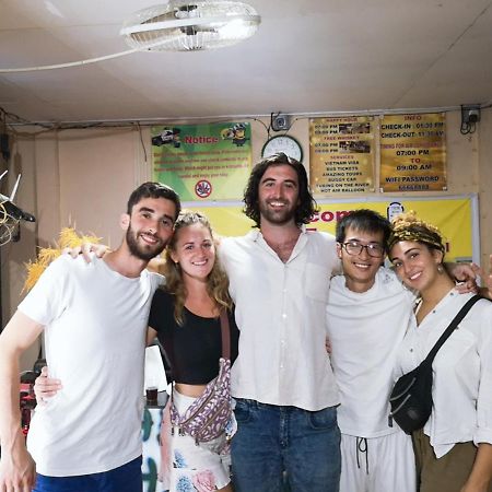 Real Vang Vieng Backpacker Hostel מראה חיצוני תמונה
